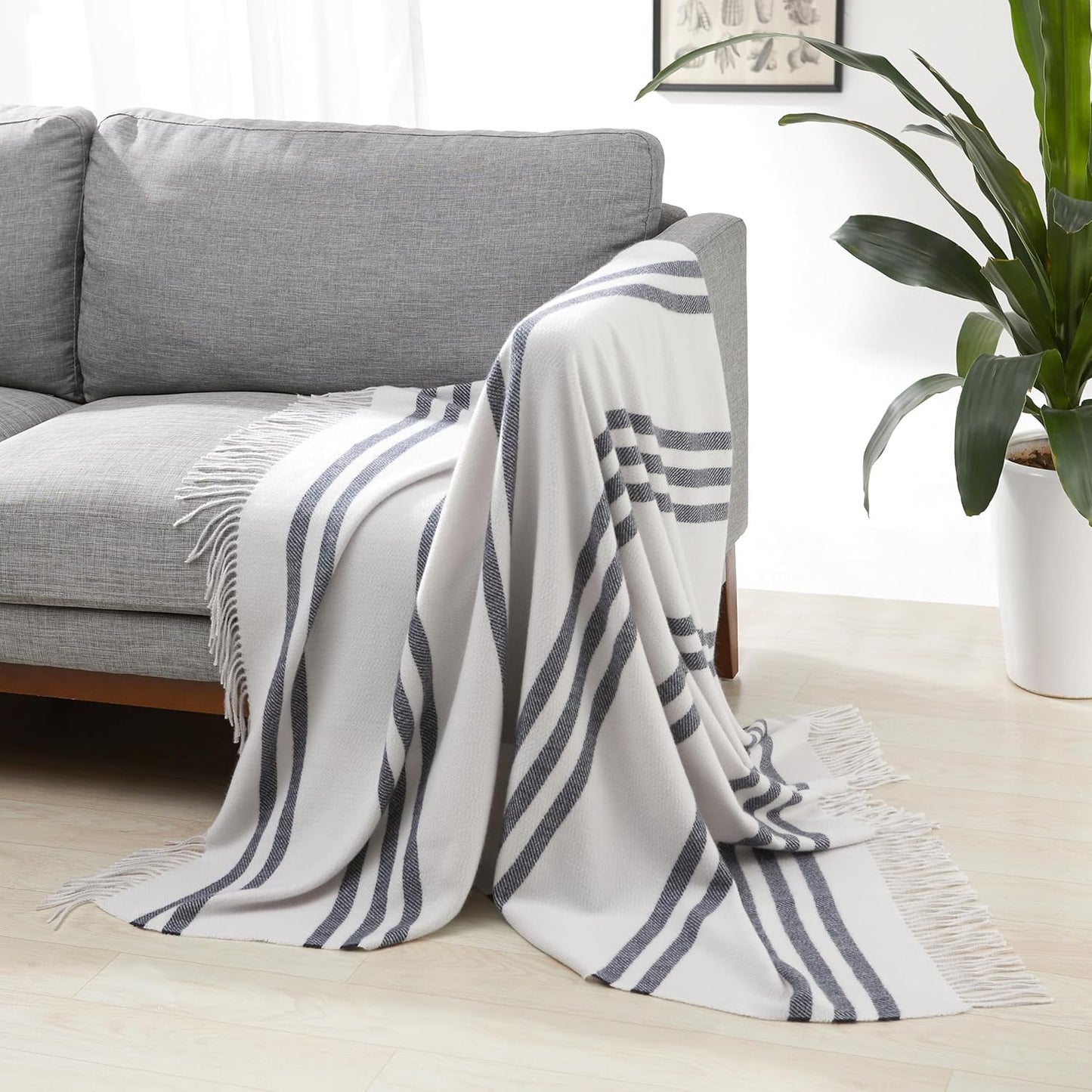 Amazon Basics Chunky Cable Knit Throw Blanket for Couch, Sofa, Bed, Lightweight Soft Cozy, Sand, 50"x 60"