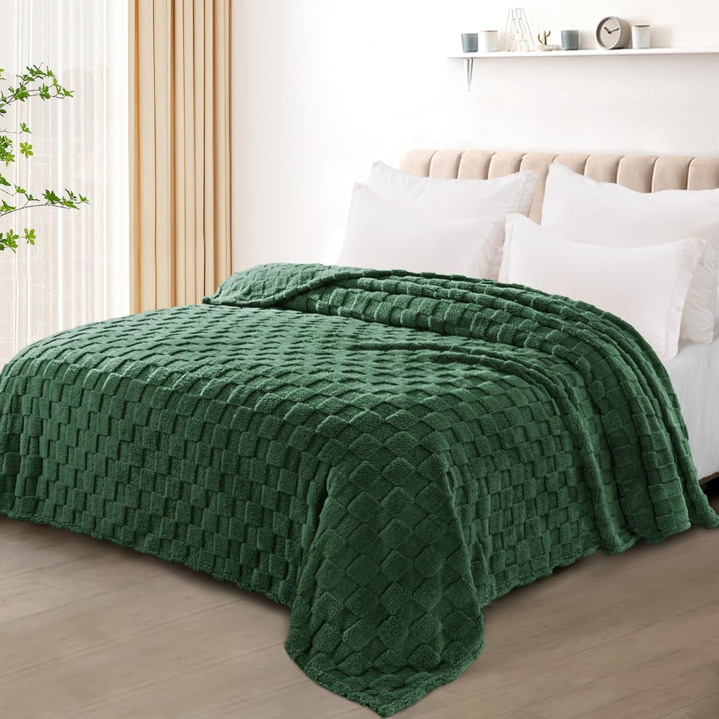 Exclusivo Mezcla Fleece Throw Blanket for Couch,Super Soft and Warm Lightweight Checkered Pattern Blankets for All Seasons, 50x60 Inches, Ivory