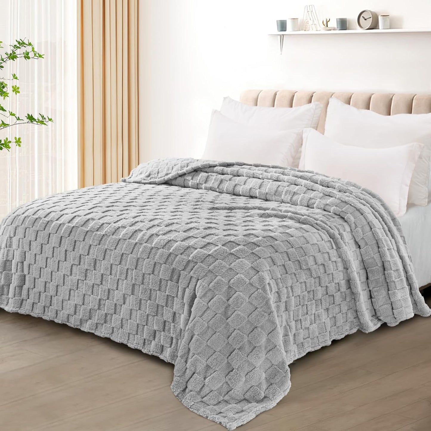 Exclusivo Mezcla Fleece Throw Blanket for Couch,Super Soft and Warm Lightweight Checkered Pattern Blankets for All Seasons, 50x60 Inches, Ivory