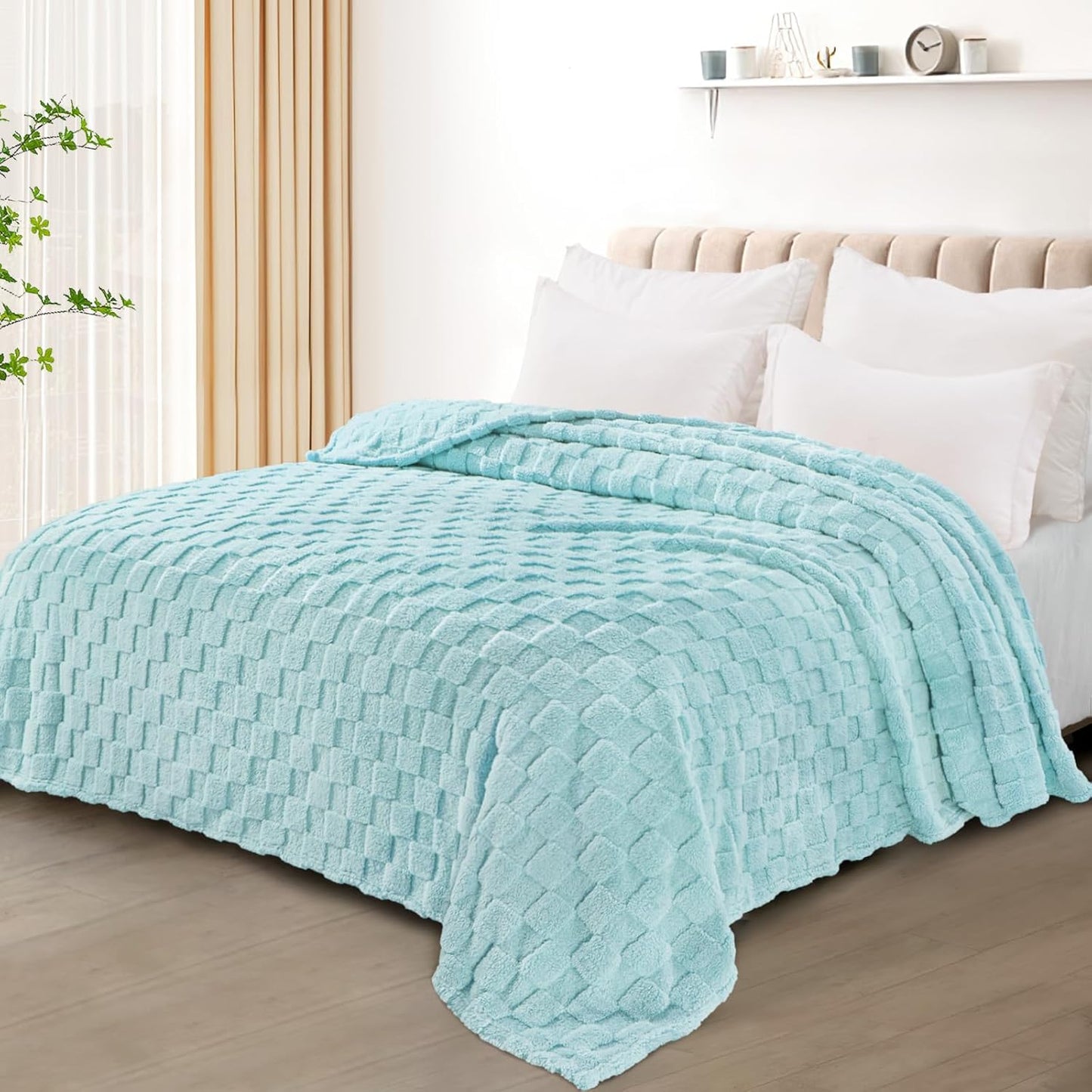 Exclusivo Mezcla Fleece Throw Blanket for Couch,Super Soft and Warm Lightweight Checkered Pattern Blankets for All Seasons, 50x60 Inches, Ivory