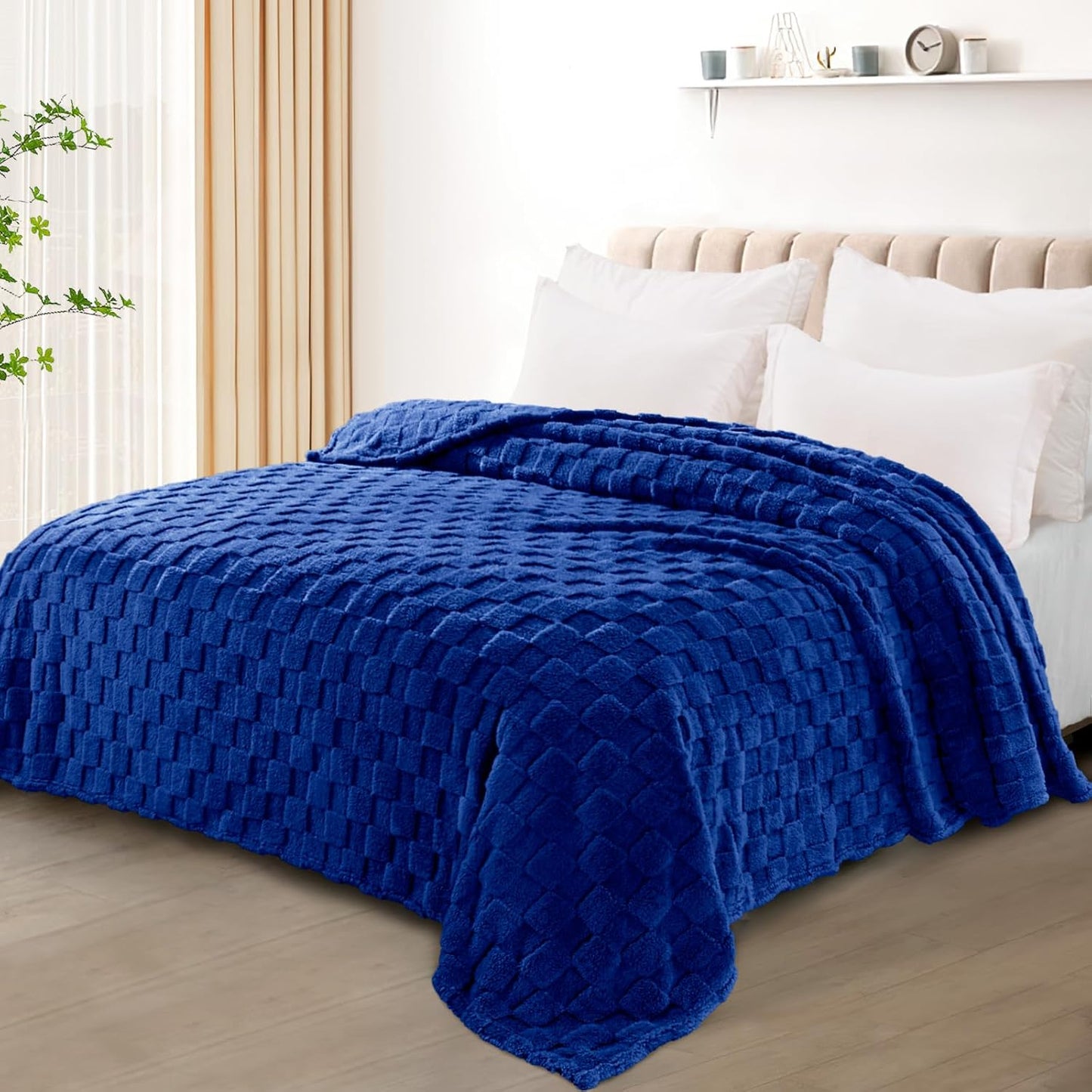 Exclusivo Mezcla Fleece Throw Blanket for Couch,Super Soft and Warm Lightweight Checkered Pattern Blankets for All Seasons, 50x60 Inches, Ivory