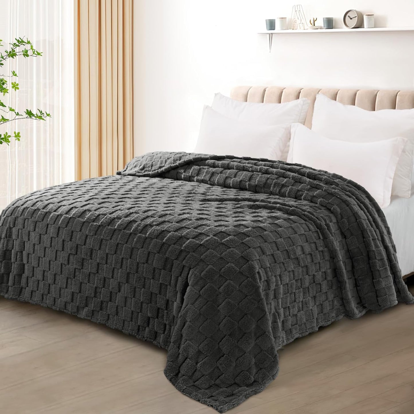 Exclusivo Mezcla Fleece Throw Blanket for Couch,Super Soft and Warm Lightweight Checkered Pattern Blankets for All Seasons, 50x60 Inches, Ivory