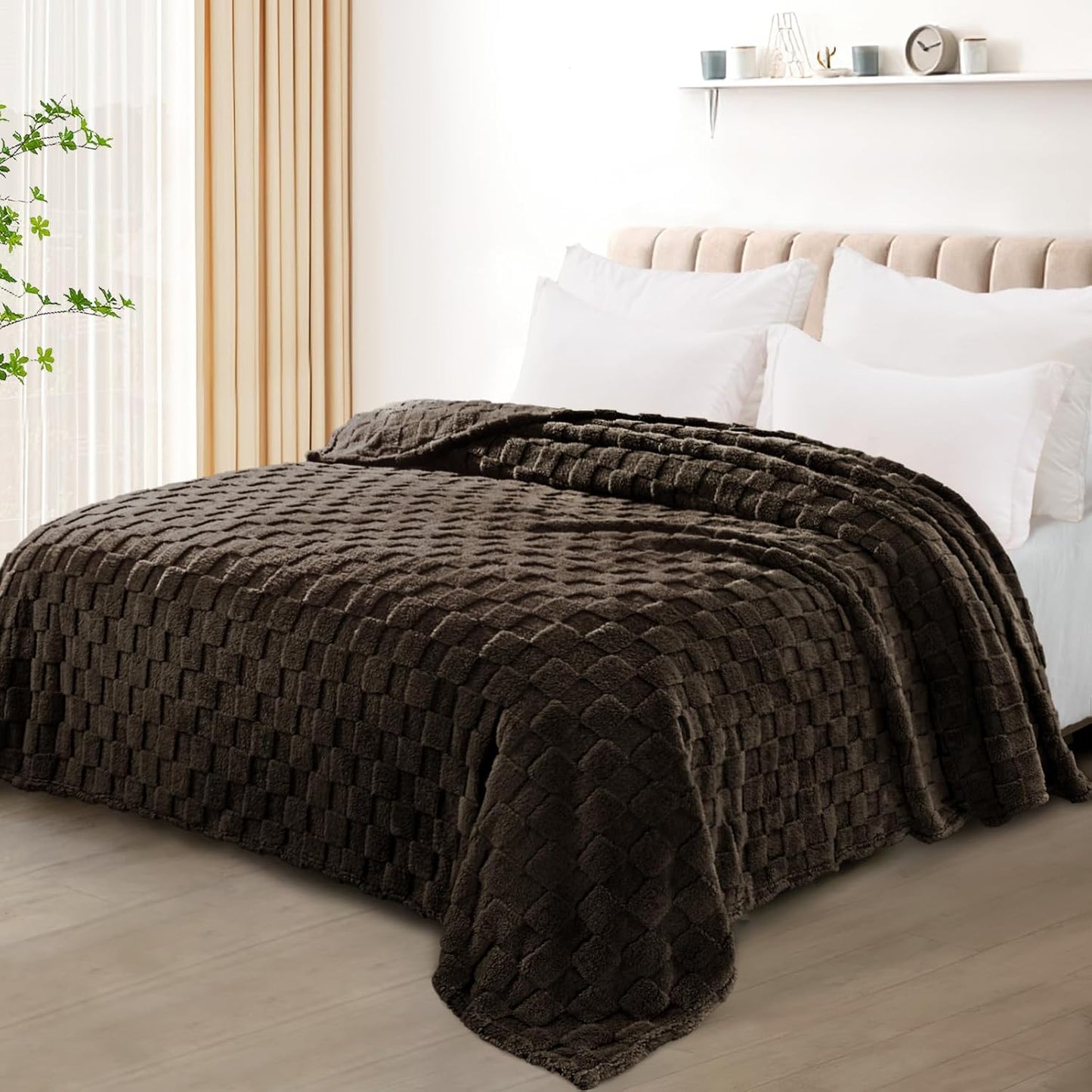Exclusivo Mezcla Fleece Throw Blanket for Couch,Super Soft and Warm Lightweight Checkered Pattern Blankets for All Seasons, 50x60 Inches, Ivory