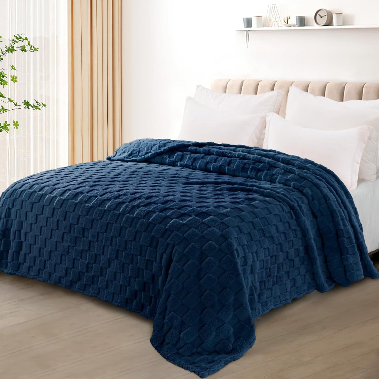 Exclusivo Mezcla Fleece Throw Blanket for Couch,Super Soft and Warm Lightweight Checkered Pattern Blankets for All Seasons, 50x60 Inches, Ivory
