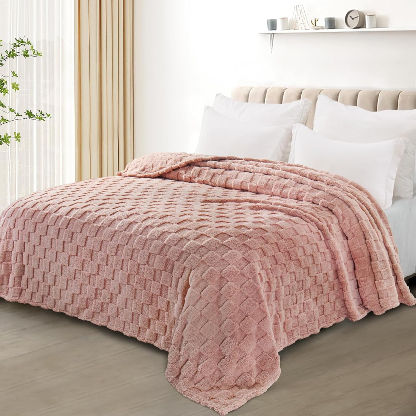 Exclusivo Mezcla Fleece Throw Blanket for Couch,Super Soft and Warm Lightweight Checkered Pattern Blankets for All Seasons, 50x60 Inches, Ivory