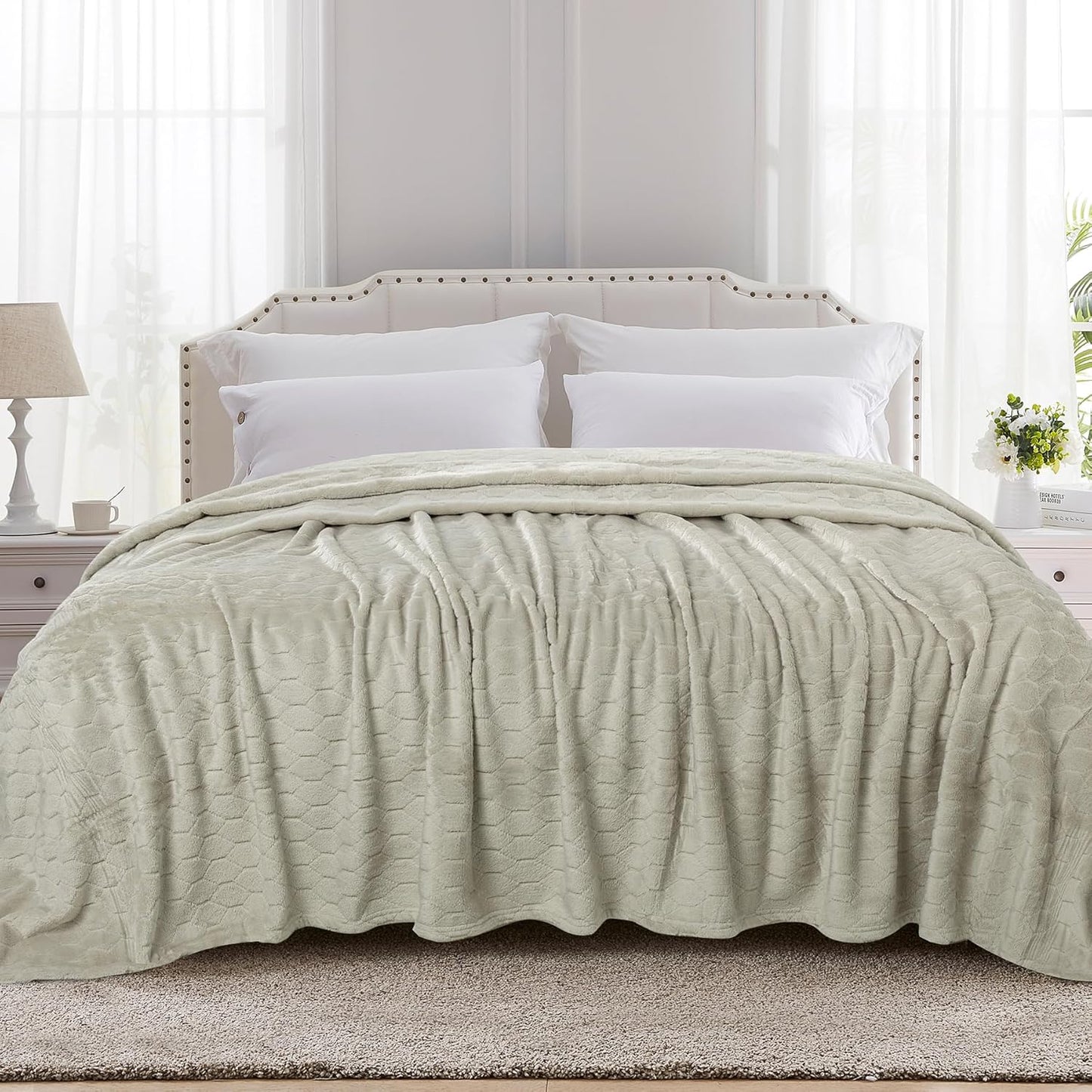 TOONOW Fleece Blanket Super Soft Cozy Throw Blanket 50" x 60", Lightweight Fuzzy Comfy Textured Flannel Blanket Warm Plush Throw Blankets for Couch, Sofa, Bed, Light Grey