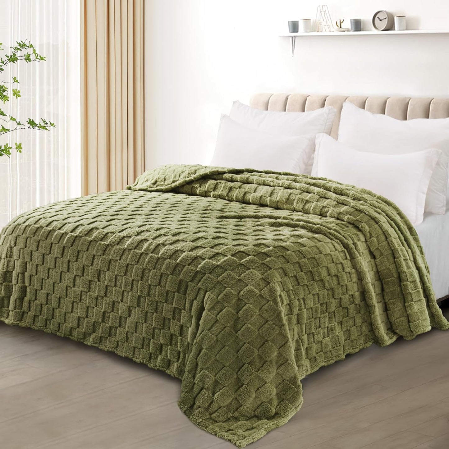 Exclusivo Mezcla Fleece Throw Blanket for Couch,Super Soft and Warm Lightweight Checkered Pattern Blankets for All Seasons, 50x60 Inches, Ivory