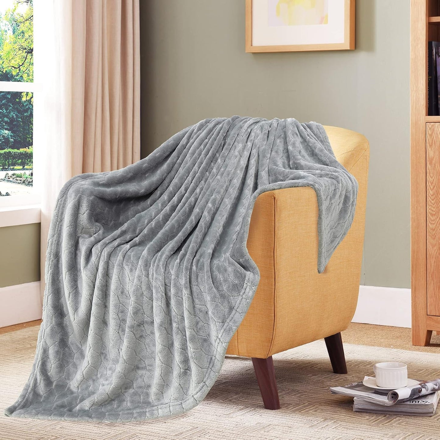 TOONOW Fleece Blanket Super Soft Cozy Throw Blanket 50" x 60", Lightweight Fuzzy Comfy Textured Flannel Blanket Warm Plush Throw Blankets for Couch, Sofa, Bed, Light Grey