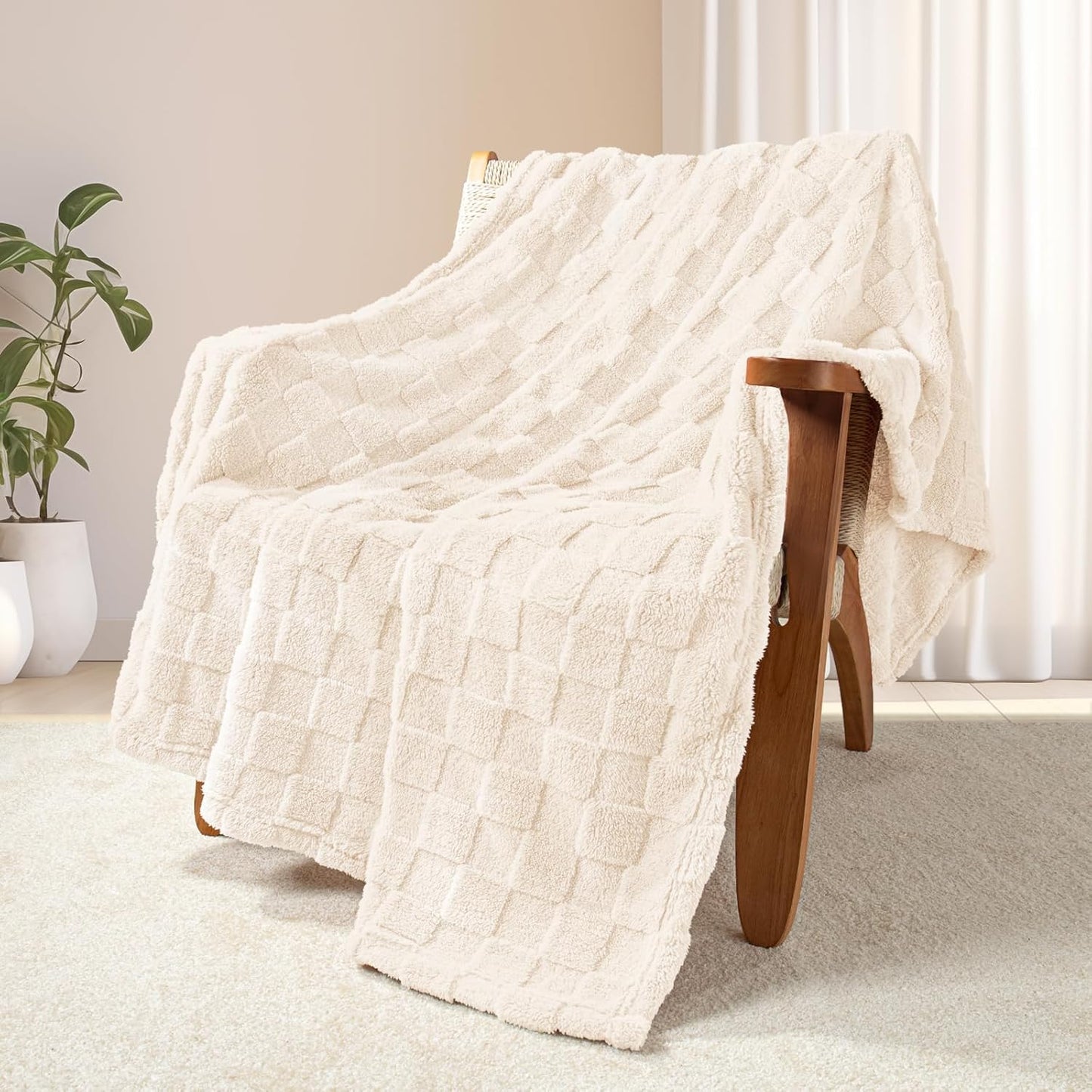Exclusivo Mezcla Fleece Throw Blanket for Couch,Super Soft and Warm Lightweight Checkered Pattern Blankets for All Seasons, 50x60 Inches, Ivory