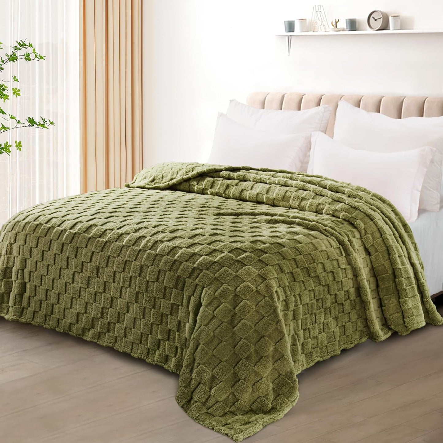 Exclusivo Mezcla Fleece Throw Blanket for Couch,Super Soft and Warm Lightweight Checkered Pattern Blankets for All Seasons, 50x60 Inches, Ivory