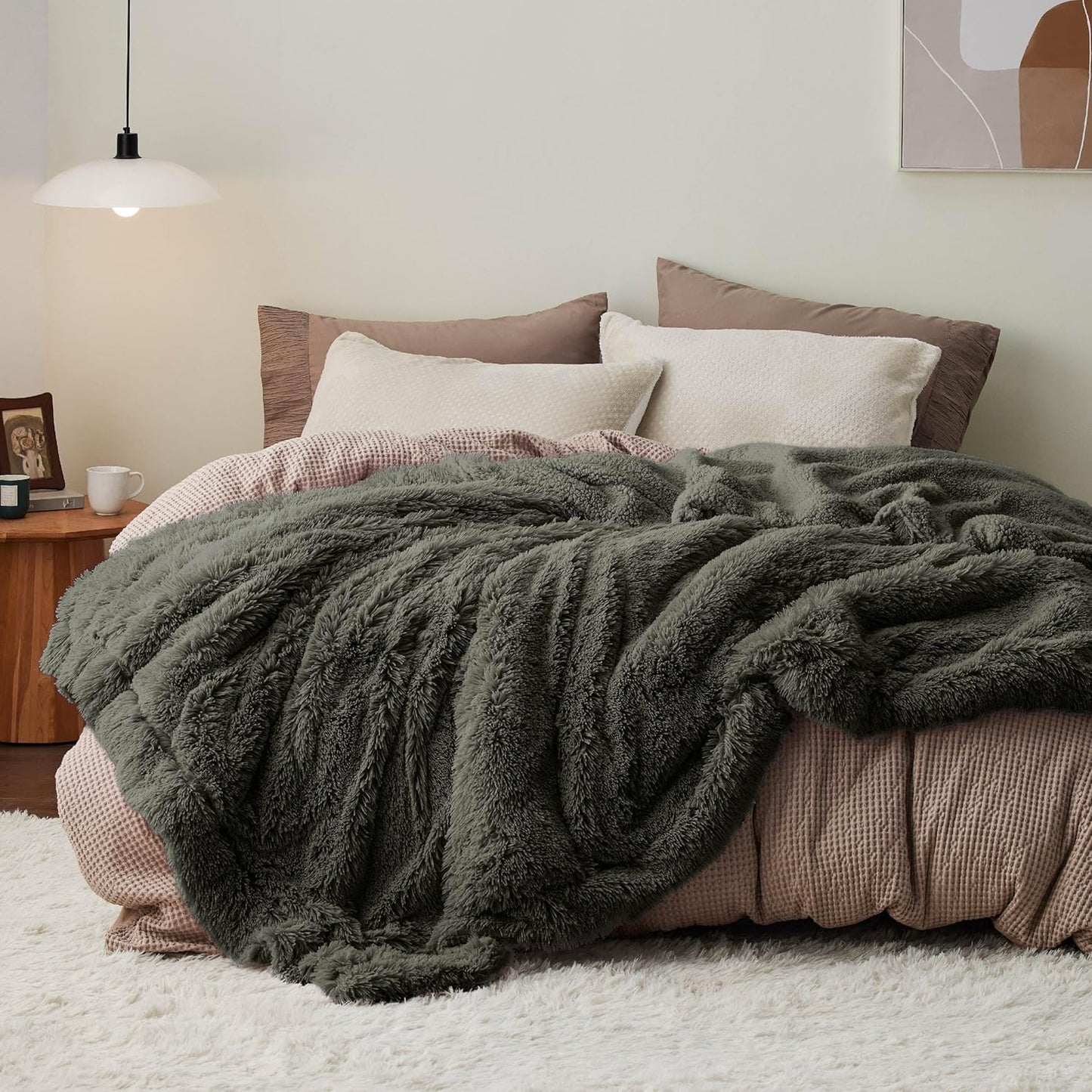 Bedsure Fluffy Throw Blanket Gifts for Women Men, Soft Fleece Sherpa Cozy Fuzzy Plush Warm Minky Thick Faux Fur Throw for Couch, Bed, Home Living Room Decor Bedroom Blanket Gifts for Mom Dad, Grey