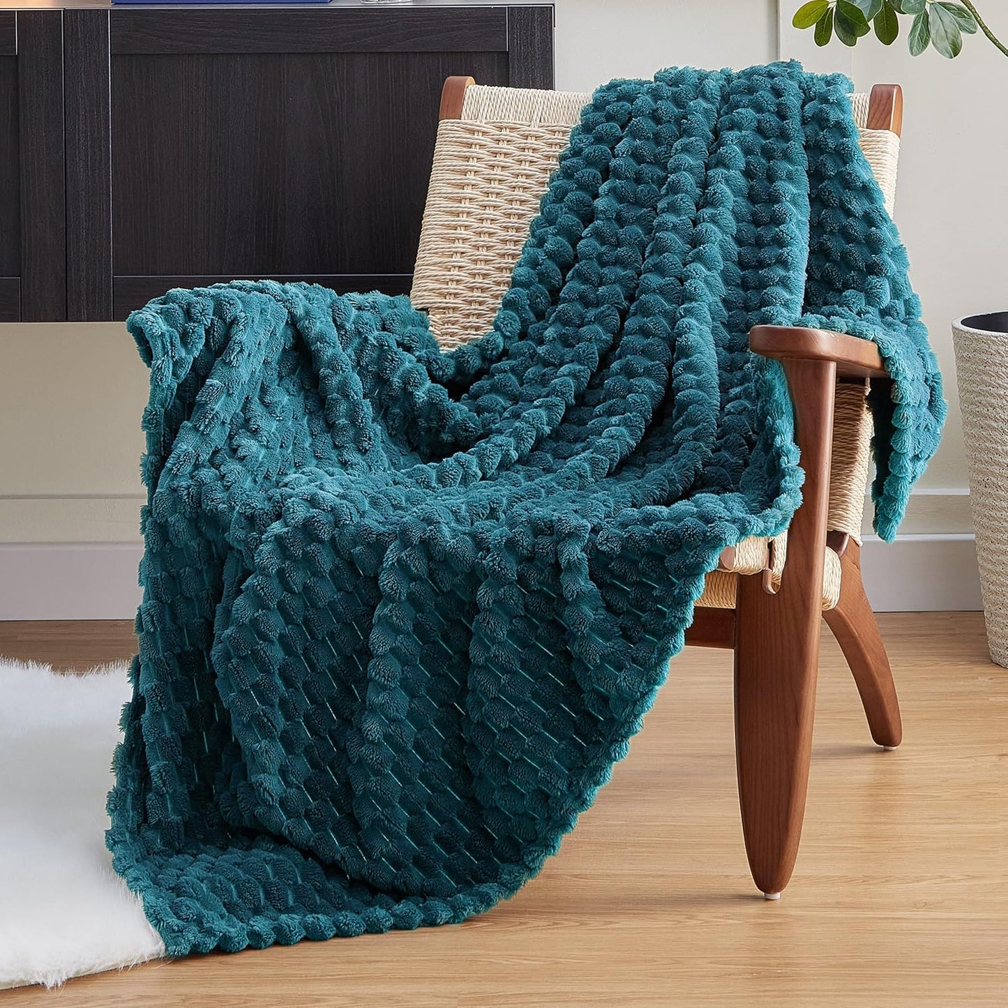 EXQ Home Fleece Throw Blanket for Couch or Bed - 3D Imitation Turtle Shell Jacquard Decorative Blankets - Cozy Soft Lightweight Fuzzy Flannel Blanket Suitable for All Seasons(50"×60",Beige)
