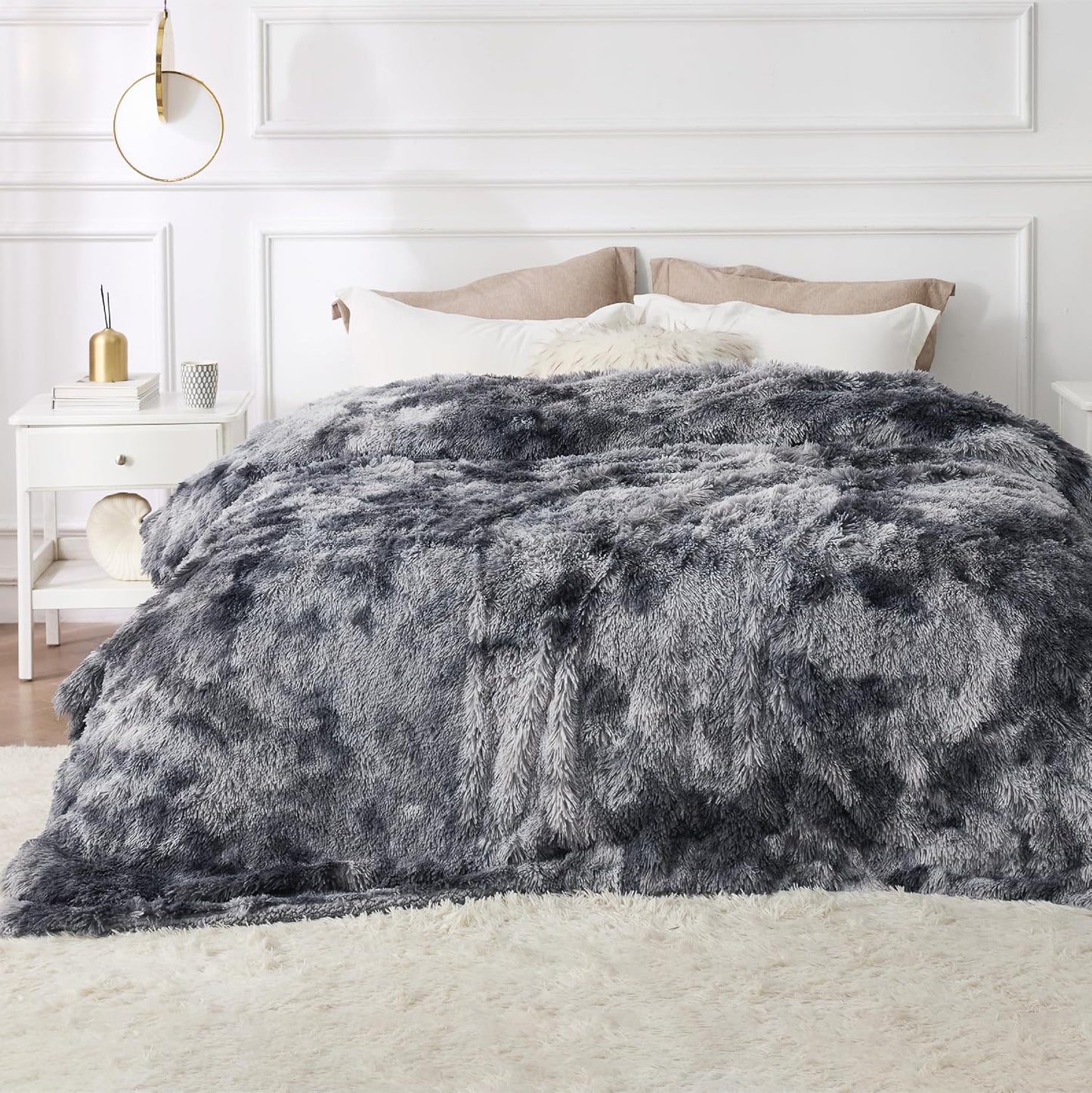 Bedsure Fluffy Throw Blanket Gifts for Women Men, Soft Fleece Sherpa Cozy Fuzzy Plush Warm Minky Thick Faux Fur Throw for Couch, Bed, Home Living Room Decor Bedroom Blanket Gifts for Mom Dad, Grey