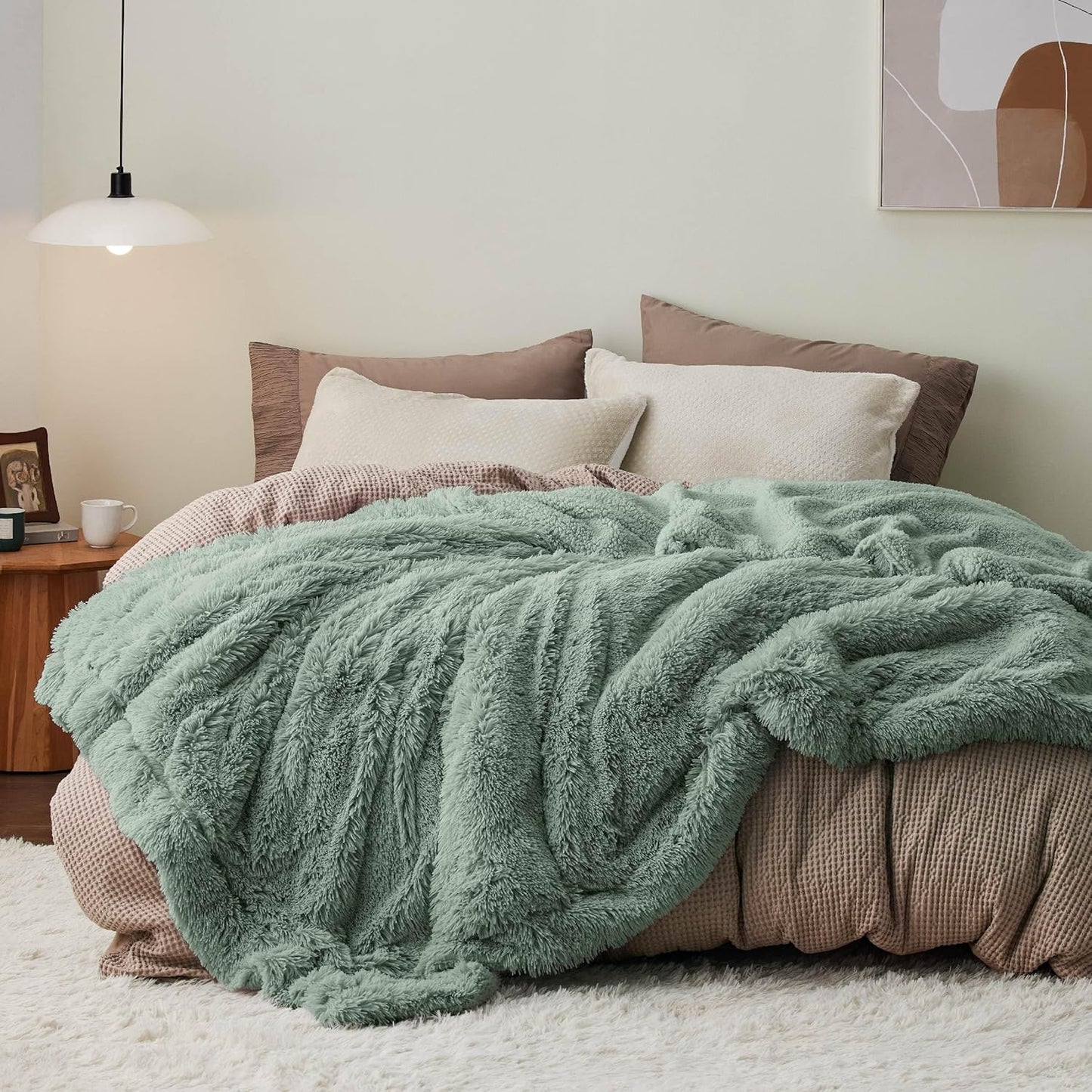 Bedsure Fluffy Throw Blanket Gifts for Women Men, Soft Fleece Sherpa Cozy Fuzzy Plush Warm Minky Thick Faux Fur Throw for Couch, Bed, Home Living Room Decor Bedroom Blanket Gifts for Mom Dad, Grey